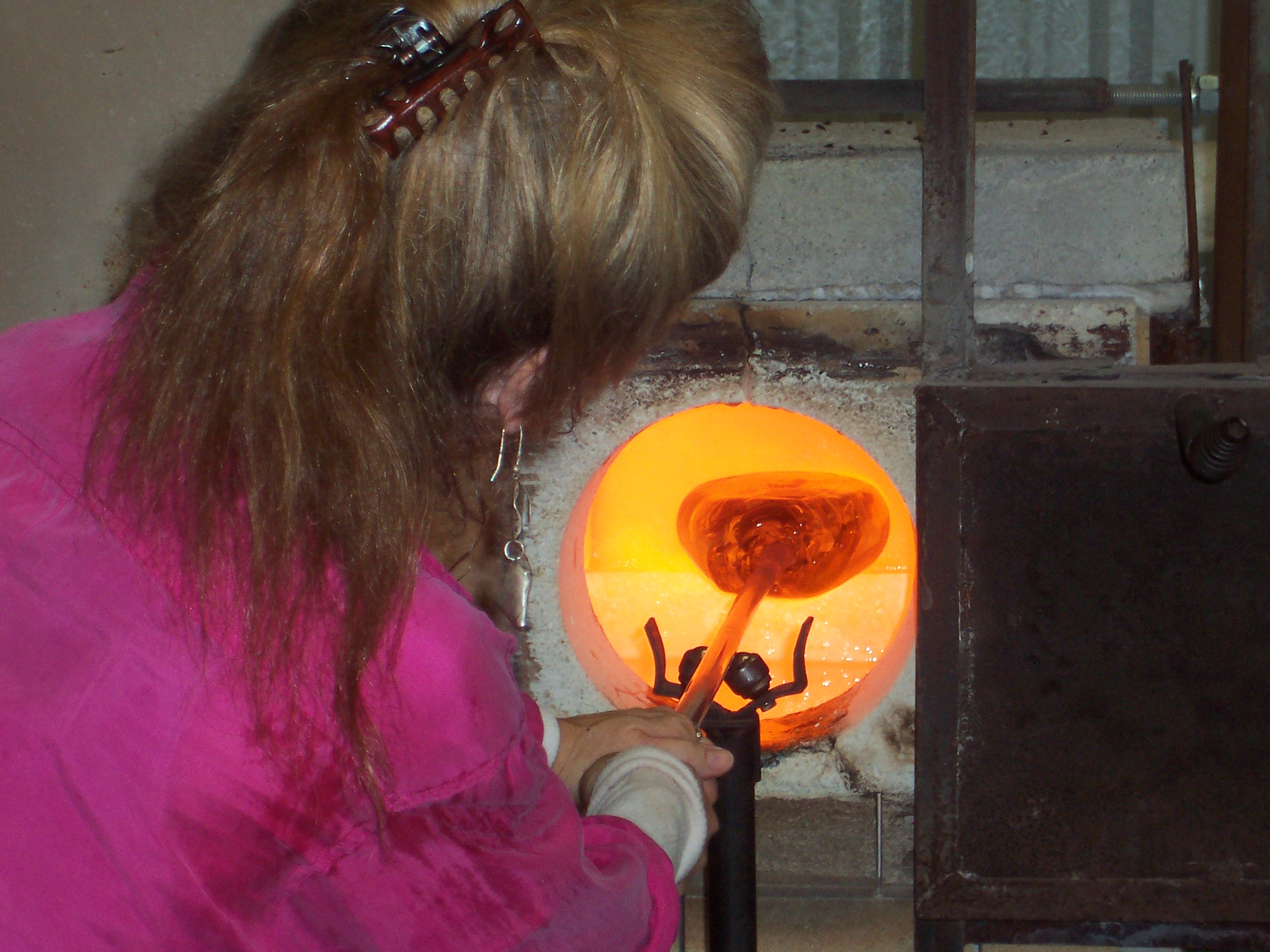 Jayne working at the gloryhole Photo 2032 x 1524